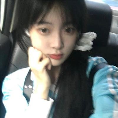 照片里的伴娘